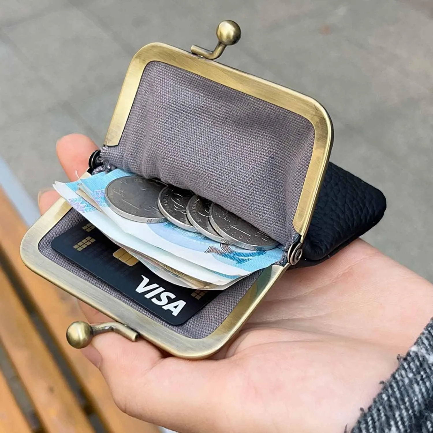 1Pcs Vintage Coin Purse Kissing Lock Wallet Coin Organizer Buckle Kissing Lock Coin Purse Leather Coin Clip for Men & Women (Black)