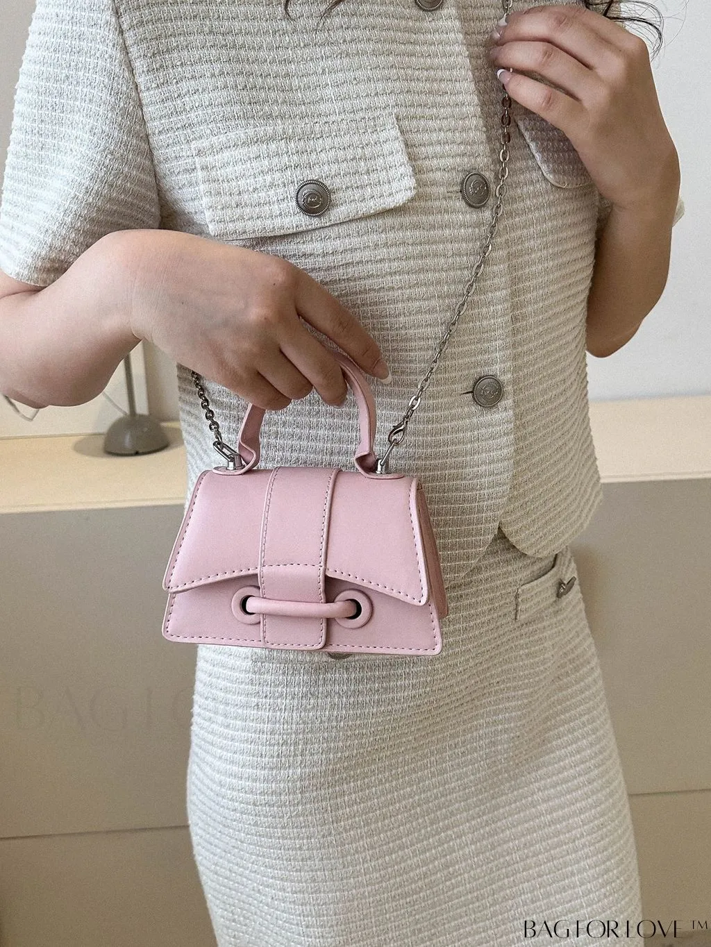 BagForLove - Compact Chain Square Handbag: Perfect for Phones, Lipstick, and Keys