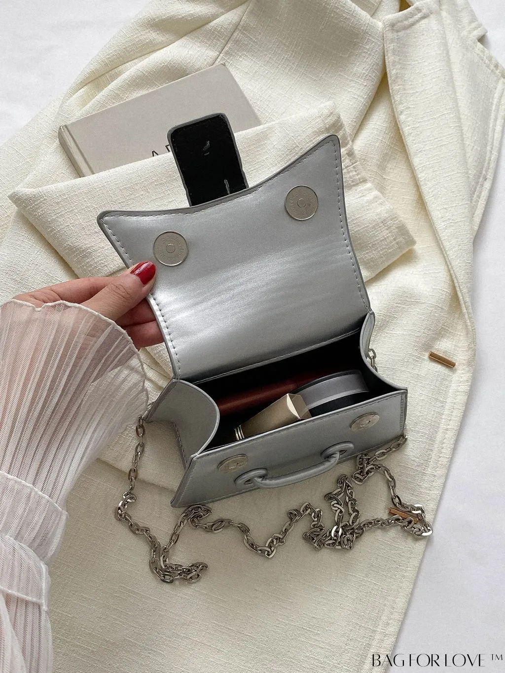 BagForLove - Compact Chain Square Handbag: Perfect for Phones, Lipstick, and Keys