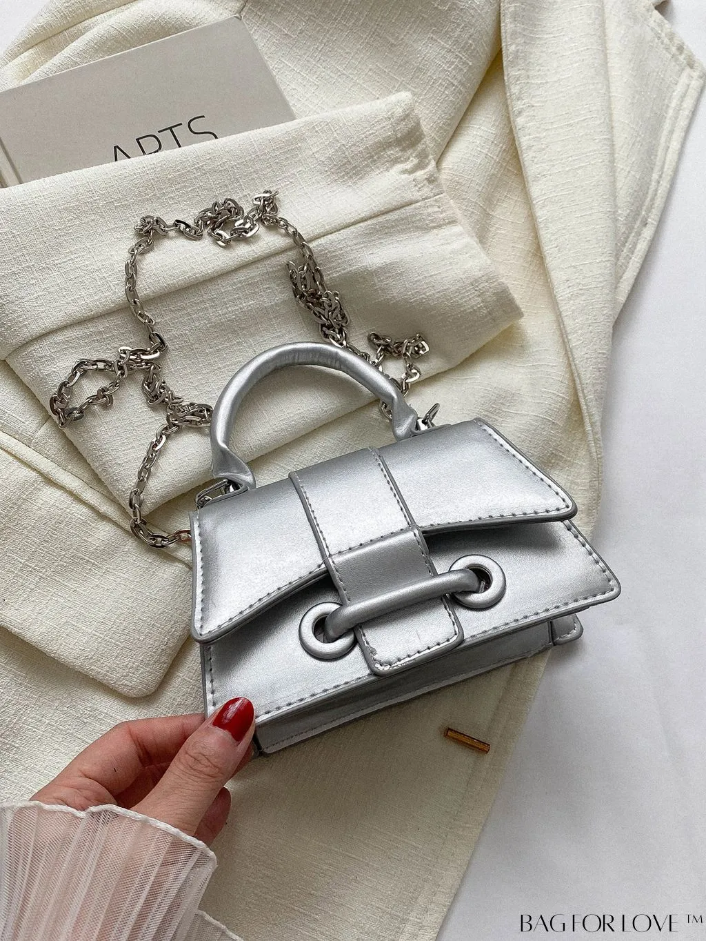 BagForLove - Compact Chain Square Handbag: Perfect for Phones, Lipstick, and Keys