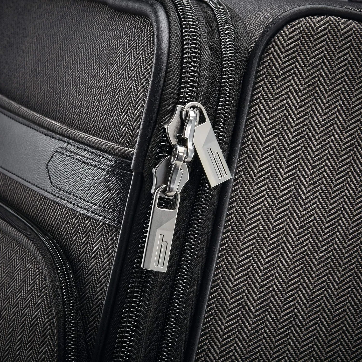 Hartmann Herringbone Deluxe Extended Journey Expandable Spinner, Black, Checked-Large