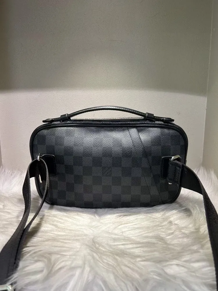 Louis Black Stylish design Bag Vuitton Damier Graphite in Buy-one-get-one Pre-loved Canvas Messenger