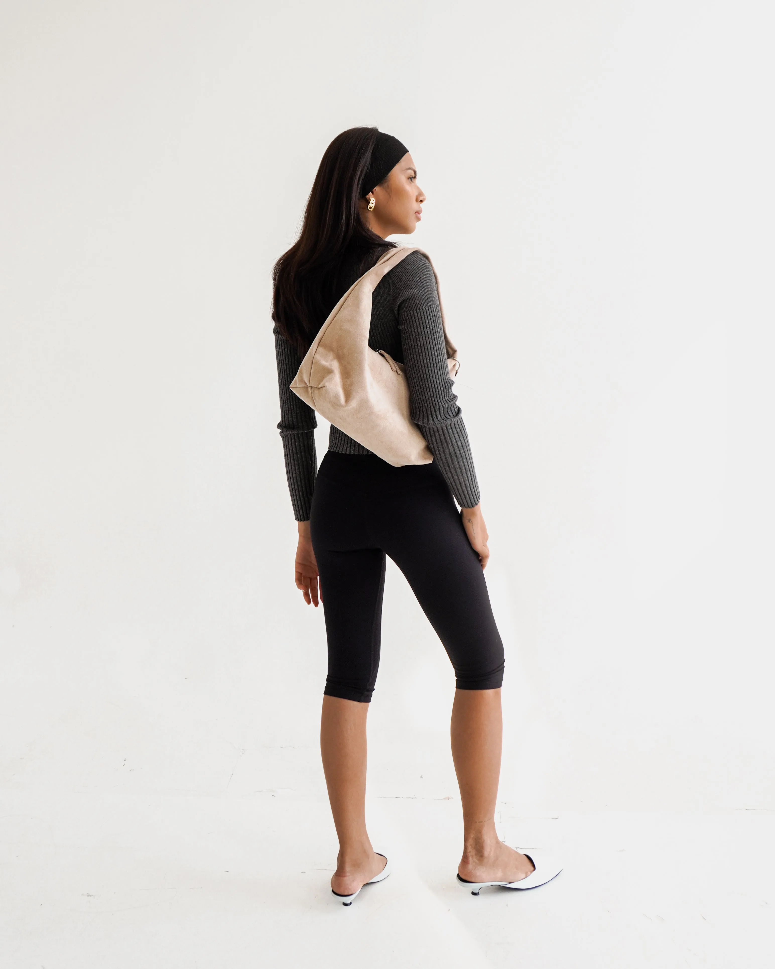 [ON HAND] Medium Hobo Bag in Suede Sand