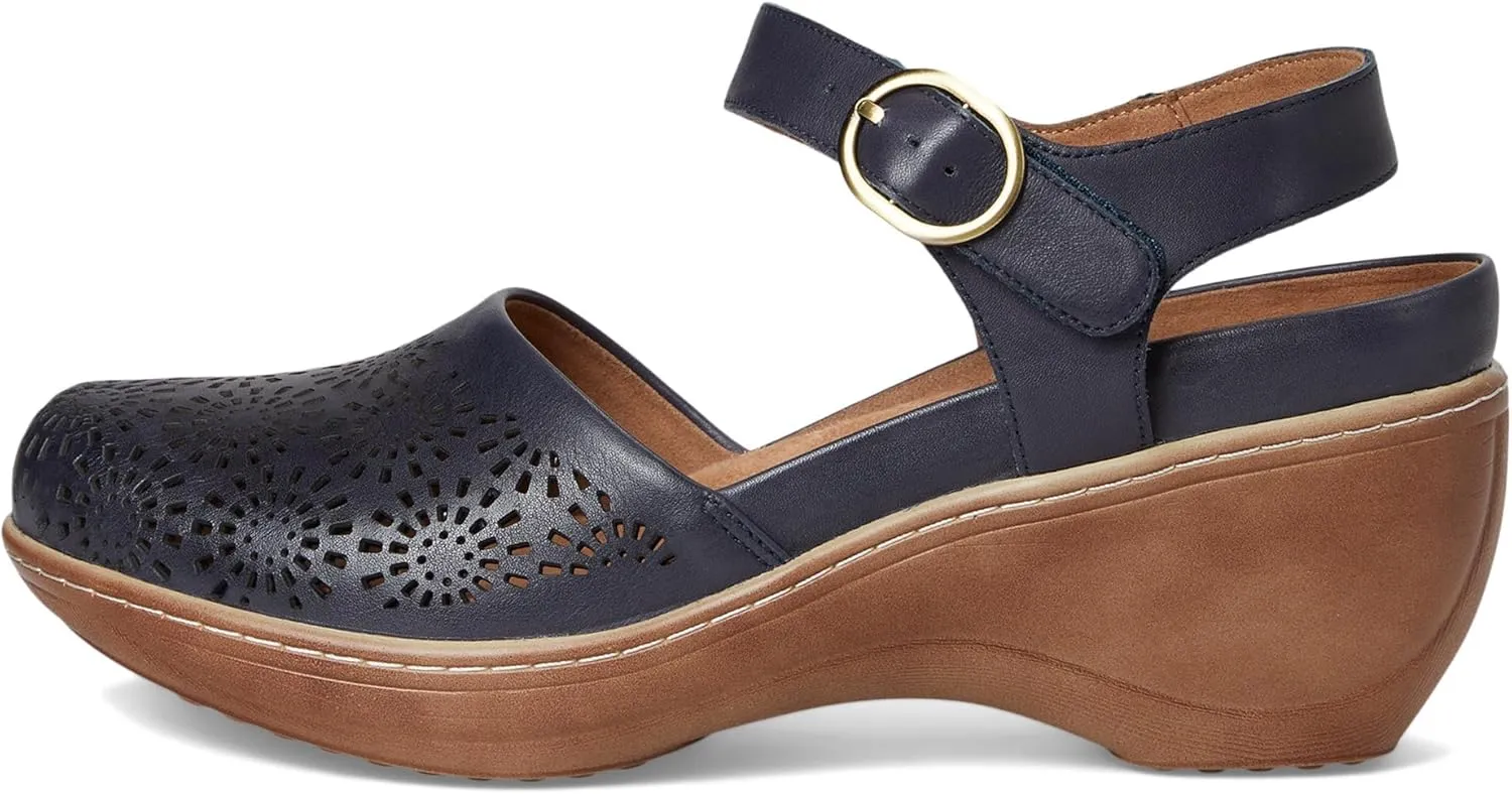 SoftWalk Women's Mabelle Perf Clog