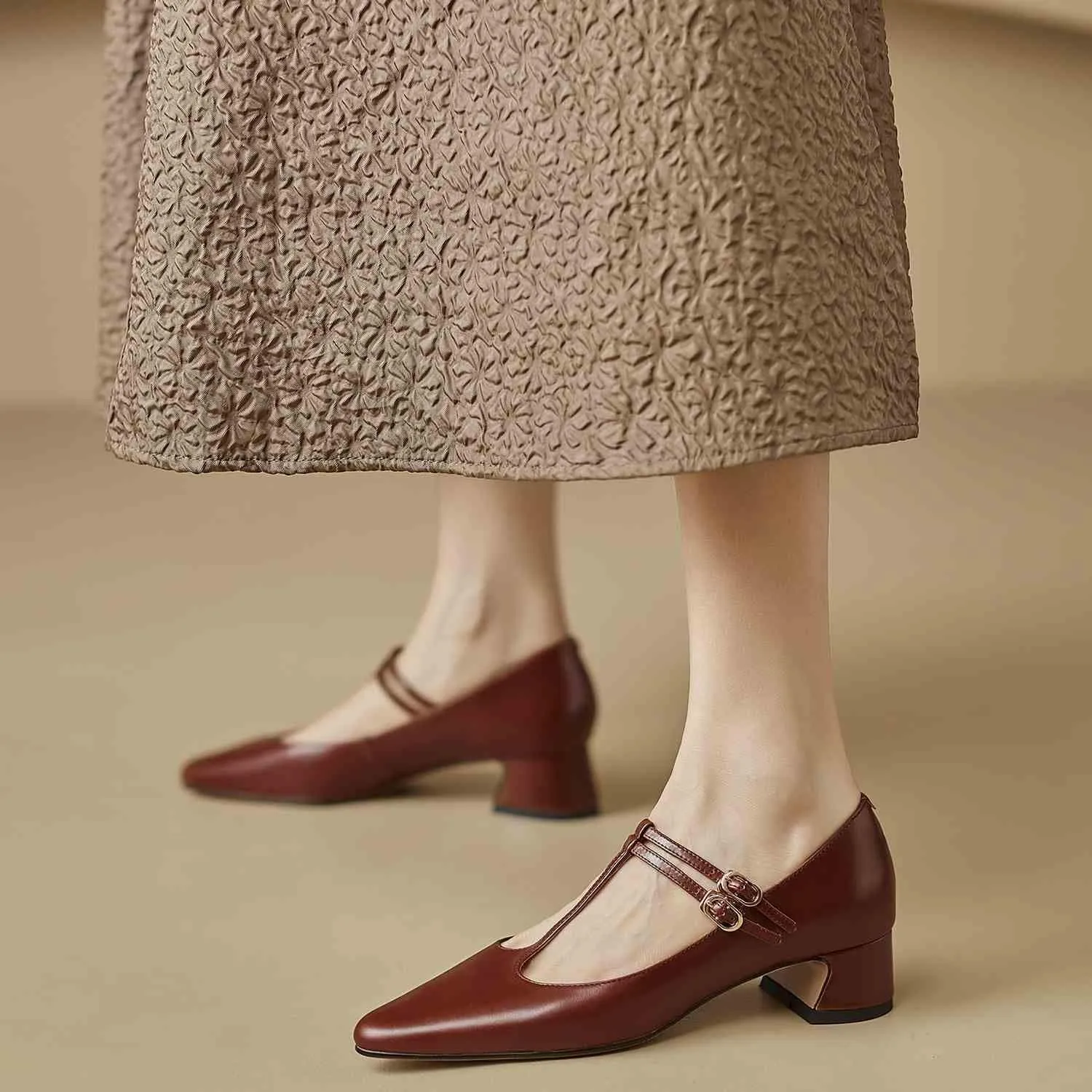 Womens T-Strap Mary Janes Leather Pumps, Retro Glossy Pointed Toe with Adjustable Buckle Mid Chunky Heel Dress Shoes