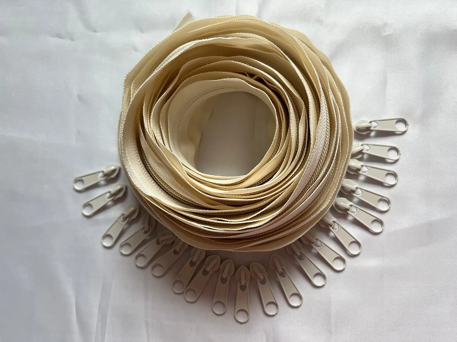 ZMCHNICY Zippers for Sewing,5# Off White Nylon Coil Zipper by The Yard Zipper Tape Bulk 10 Yards with 20PCS Sliders for Bags Luggage DIY Tailor Sewing Crafts (Off White)