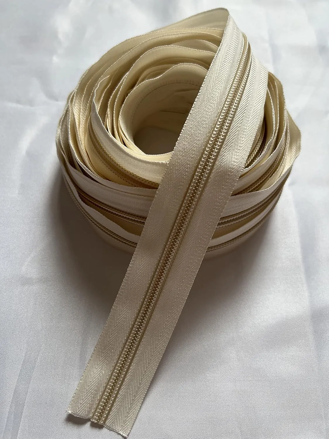 ZMCHNICY Zippers for Sewing,5# Off White Nylon Coil Zipper by The Yard Zipper Tape Bulk 10 Yards with 20PCS Sliders for Bags Luggage DIY Tailor Sewing Crafts (Off White)