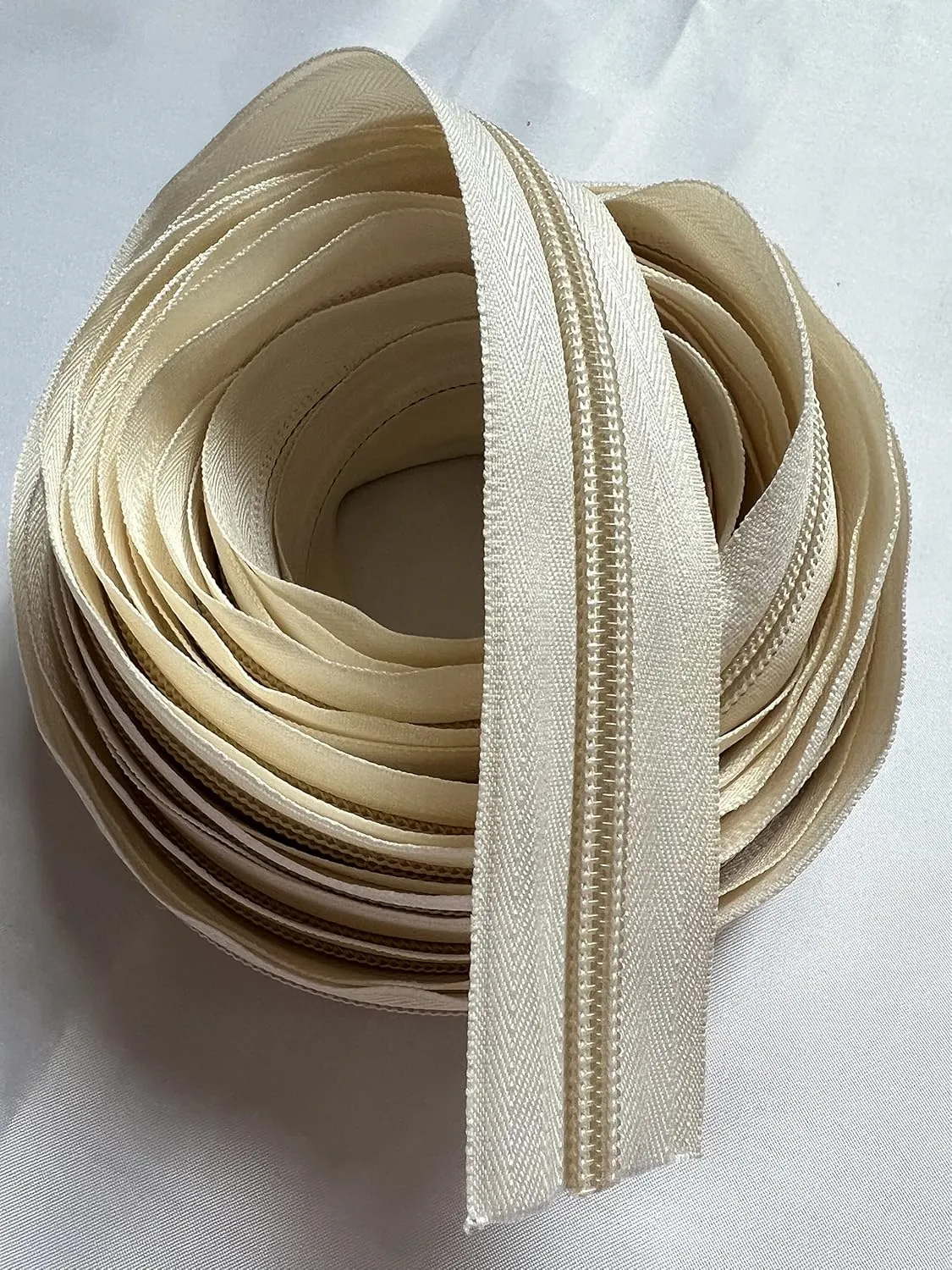 ZMCHNICY Zippers for Sewing,5# Off White Nylon Coil Zipper by The Yard Zipper Tape Bulk 10 Yards with 20PCS Sliders for Bags Luggage DIY Tailor Sewing Crafts (Off White)
